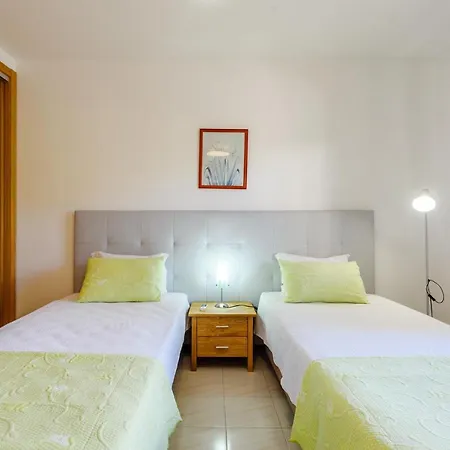 Protea - 5 Bedroom, Beach, Air-con, Wifi