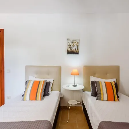 Dom wakacyjny Protea - 5 Bedroom, Beach, Air-con, Wifi Albufeira