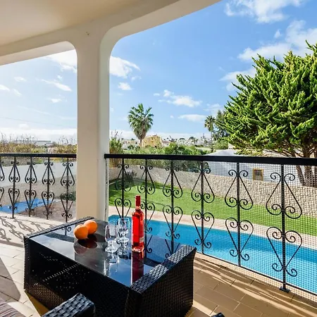 Protea - 5 Bedroom, Beach, Air-con, Wifi