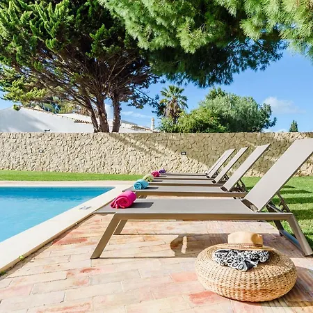 Protea - 5 Bedroom, Beach, Air-con, Wifi