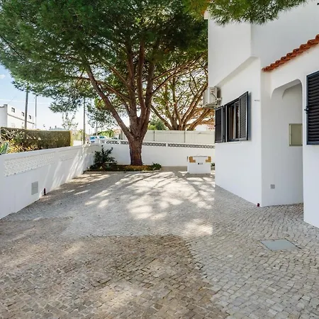 Protea - 5 Bedroom, Beach, Air-con, Wifi * Албуфейра
