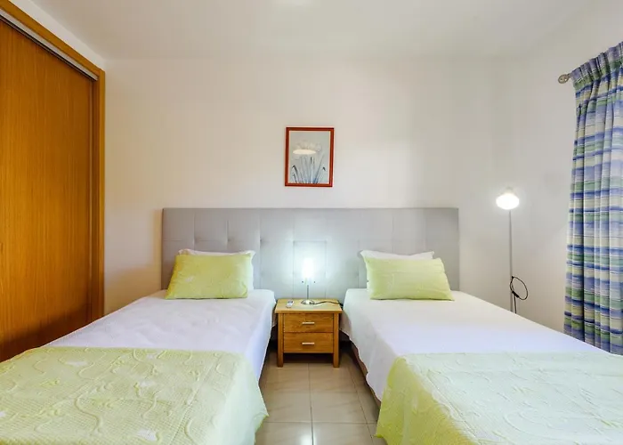 Protea - 5 Bedroom, Beach, Air-con, Wifi