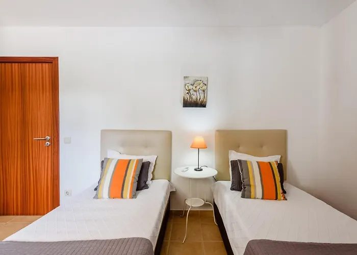Casa de Férias Protea - 5 Bedroom, Beach, Air-con, Wifi Albufeira