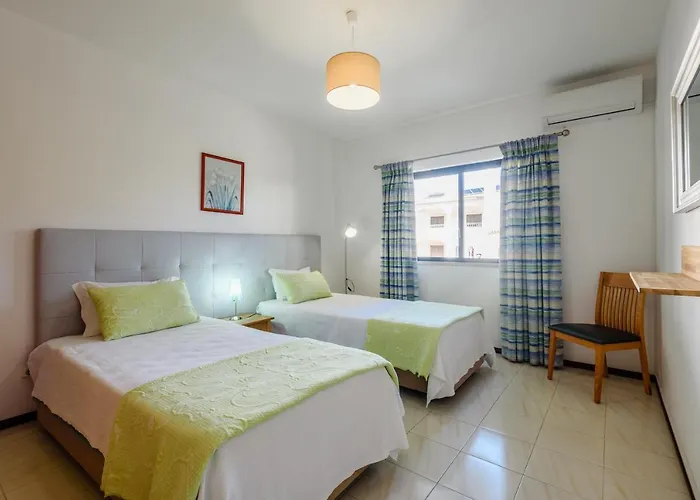 Protea - 5 Bedroom, Beach, Air-con, Wifi * Albufeira